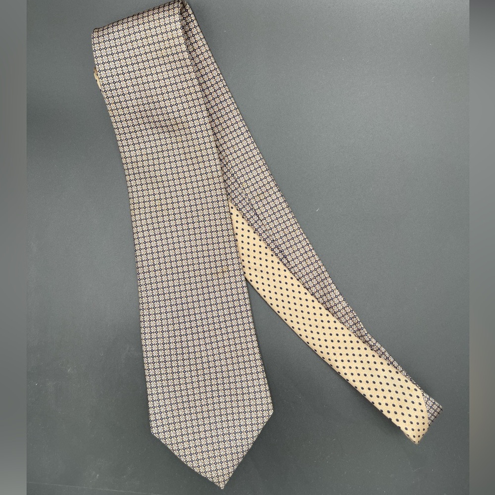 Tommy Hilfiger Vintage Two Design Medallion Polka Dot Silk Tie